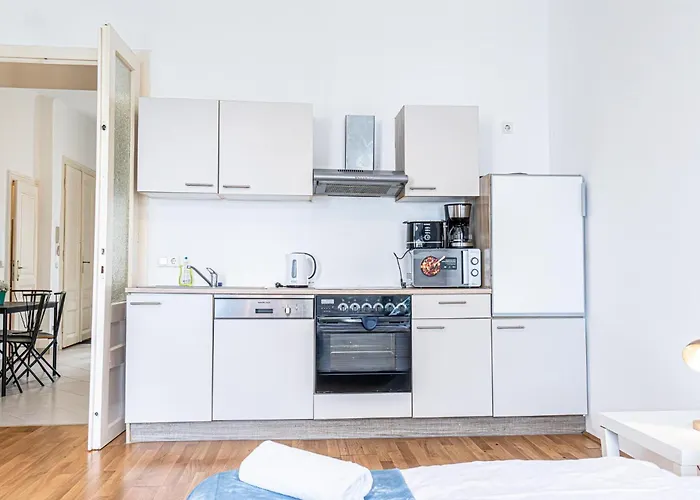 Peaceful And Stylish 2 Bedroom Cozy Atmosphere Viena
